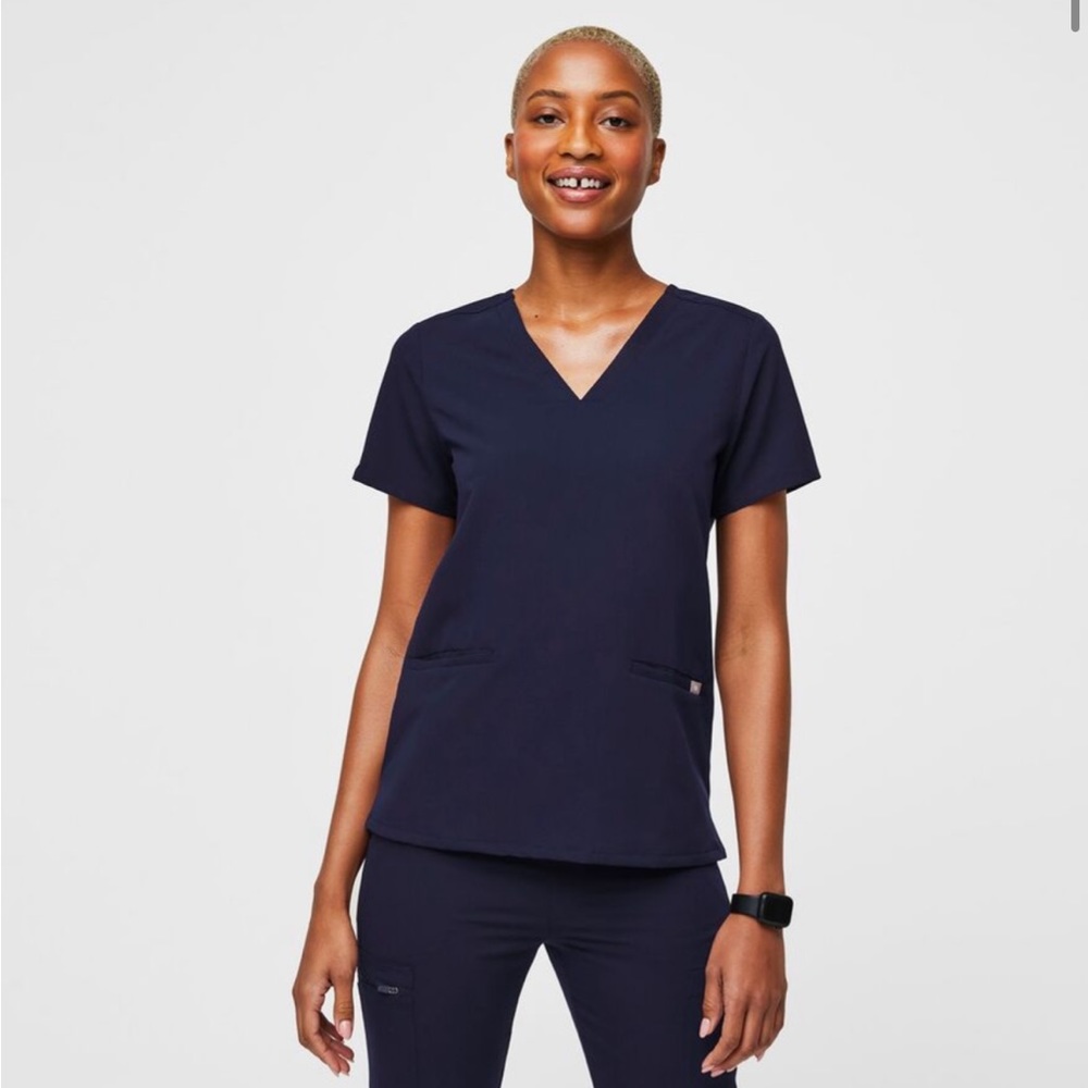Figs Casma three pocket scrub top small navy